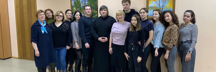 Помощник благочинного Московского округа по делам молодёжи провел встречу с активистами Молодежного волонтерского движения