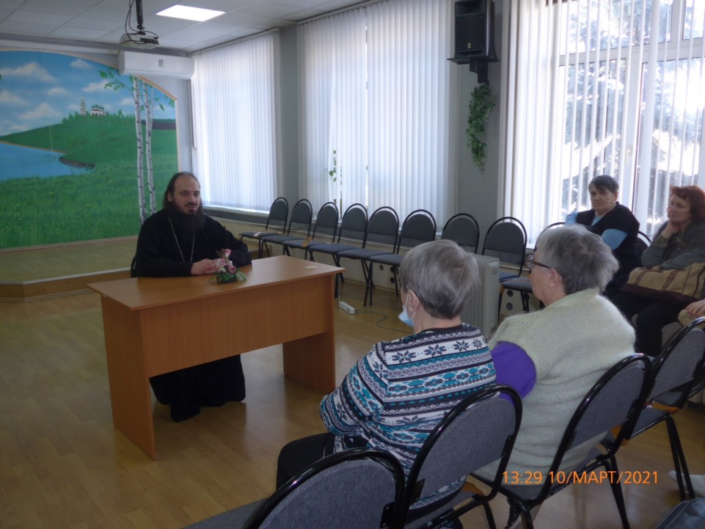 Помощник благочинного Московского района посетил Комплексный центр социального обслуживания населения