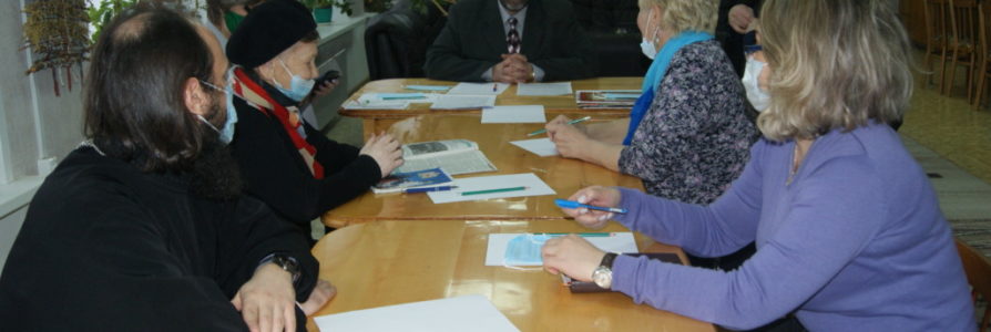 Благочинный Московского округа посетил заседание Общественного совета в Комплексном центре социального обслуживания населения.