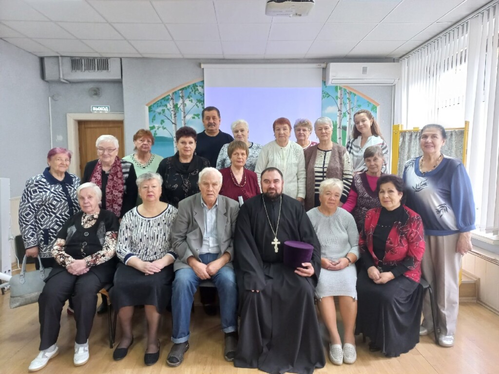 Представители Московского благочиния поздравили подопечных «Комплексного центра социального обслуживания населения Московского района» с днём пожилого человека