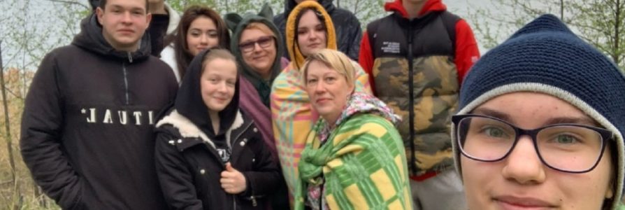 Активисты молодежного волонтёрского движения Московского благочиния отпраздновали День Победы и Светлую Пасху на природе
