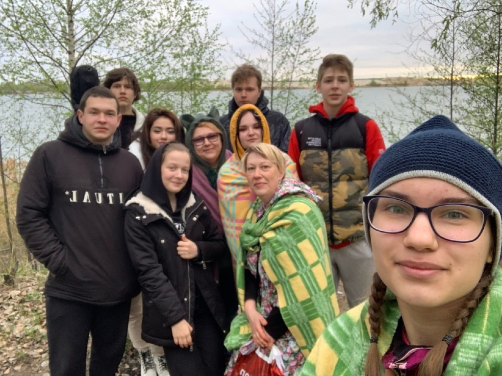 Активисты молодежного волонтёрского движения Московского благочиния отпраздновали День Победы и Светлую Пасху на природе