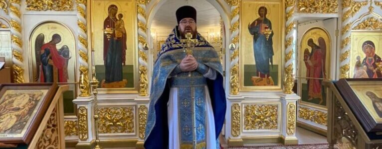 Благочинный Московского округа возглавил праздничное богослужение в храме в честь Тихвинской иконы Божьей Матери