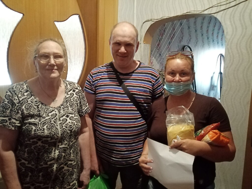 В Московском благочинии была проведена адресная развозка продуктовых наборов