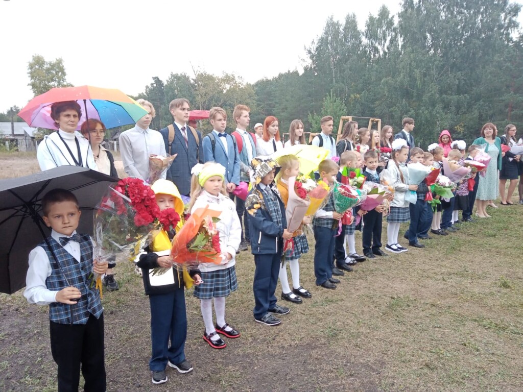  В Московском районе прошли торжественные линейки, посвященные Дню Знаний