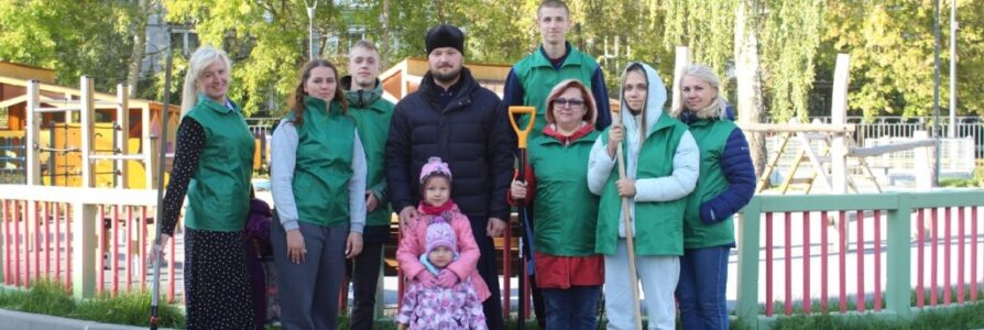 В Московском благочинии привели в порядок территорию православного детского сада в рамках акции «Всемирного дня чистоты»