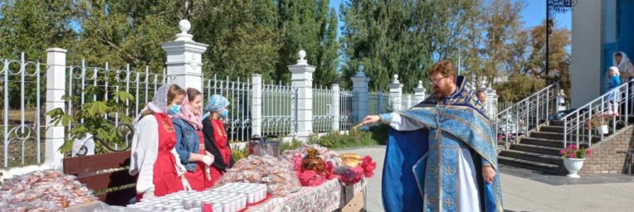 Благочинный Московского округа протоиерей Михаил Минюхин совершил чин освящения хлебов в храме в честь иконы Божией Матери «Скоропослушница»