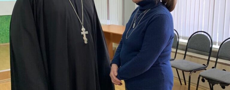 Клирик Московского благочиния побеседовал о Великом посте с подопечными центра социального обслуживания населения Московского района