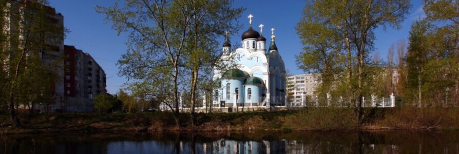 Епископ Балахнинский Илия возглавил Всенощное бдение и Божественную Литургию в центральном храме Московского благочиния 8 мая 2022 года