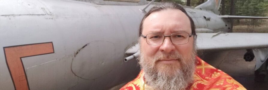 Клирик Московского благочиния протоиерей Сергий Савушин совершил молебен и панихиду в часовне на территории завода «Сокол» 24 мая 2022 года