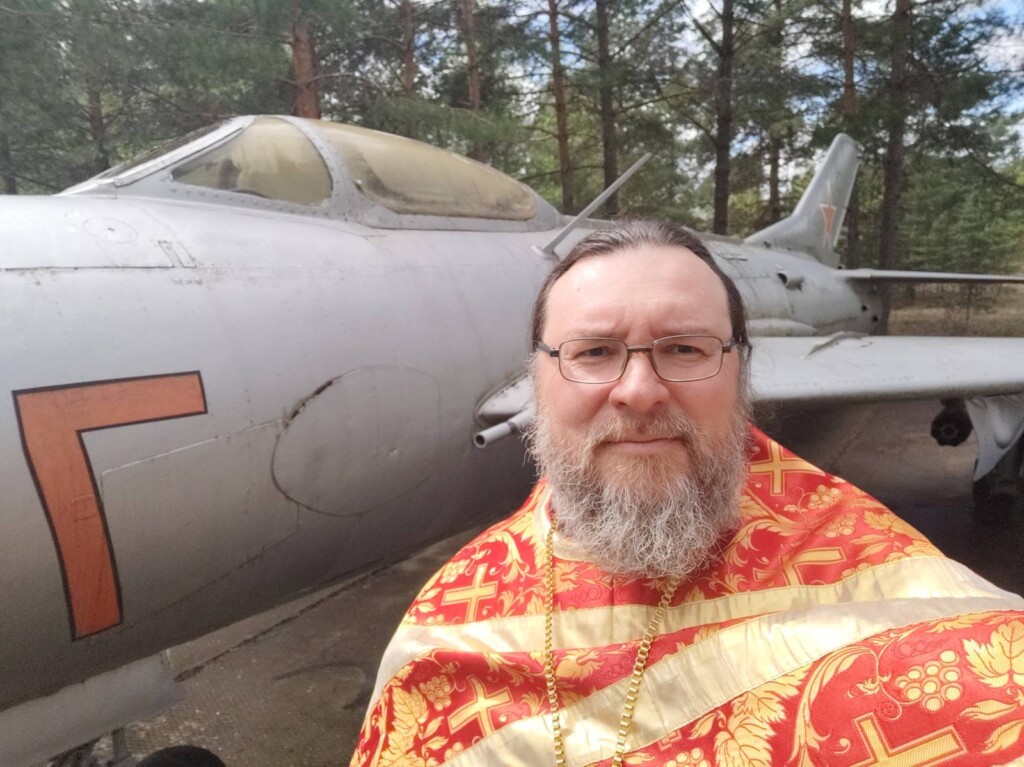 Клирик Московского благочиния протоиерей Сергий Савушин совершил молебен и панихиду в часовне на территории завода «Сокол» 24 мая 2022 года