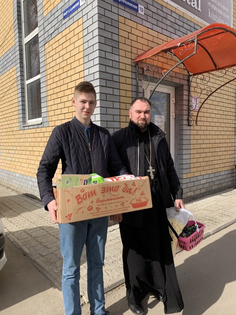 Помощник благочинного Московского округа иерей Артемий Осокин 1 мая 2022 года посетил вынужденных переселенцев