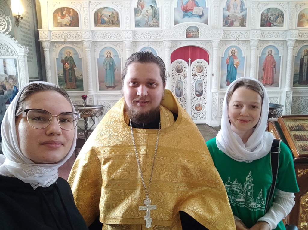 Семьи с особенными детьми помолились за Божественной Литургией в храме во имя преподобного Серафима Саровского 11 февраля 2023 года