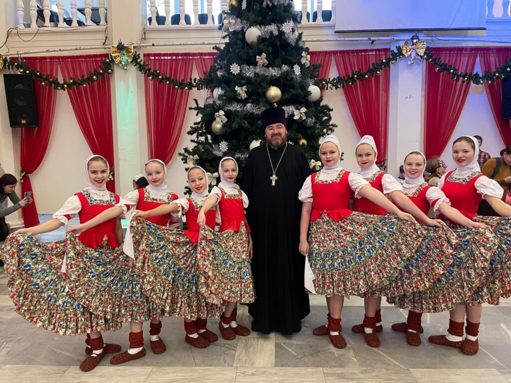 Новогоднее представление для многодетных семей в ДК им. С. Орджоникидзе