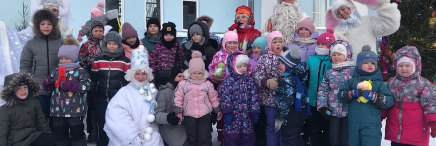 Шоу аниматоров для детей на Рождественских гуляниях Московского благочиния в храме в честь иконы Божией Матери «Скоропослушница»