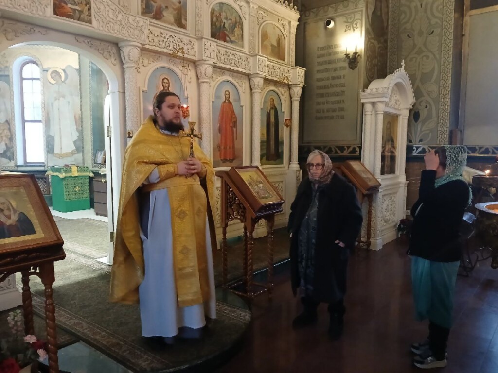 В Серафимовском храме состоялась Литургия для детей с ментальными нарушениями