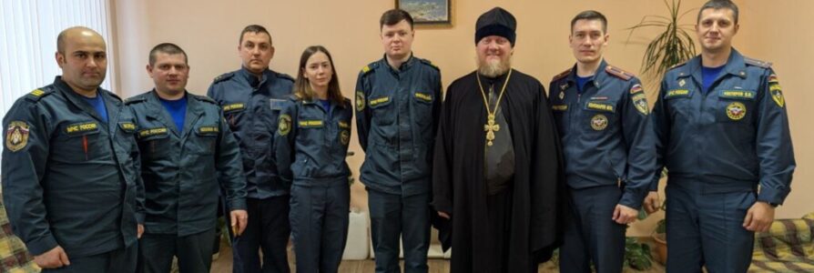 Священник посетил 25-ю Пожарно-спасательную часть Московского района