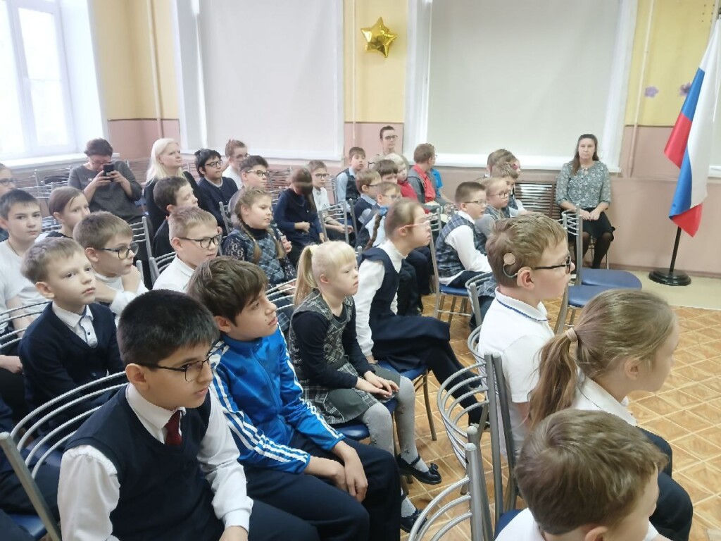 Священник провел встречи с учениками школы-интерната для слабовидящих детей