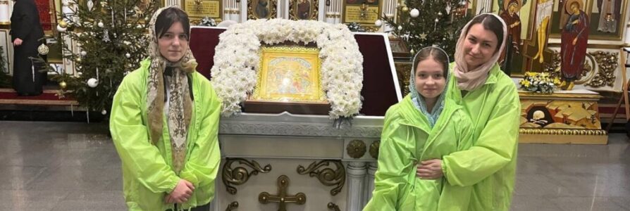 В Московском благочинии волонтеры провели акцию «Крещенская вода»