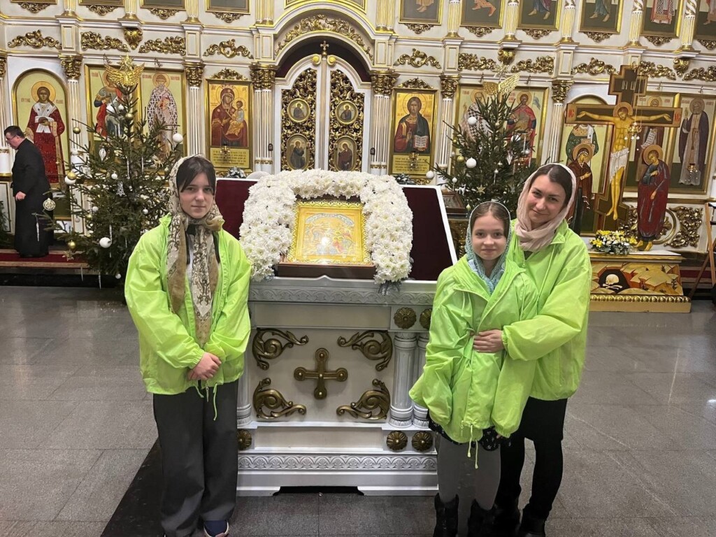 В Московском благочинии волонтеры провели акцию «Крещенская вода»