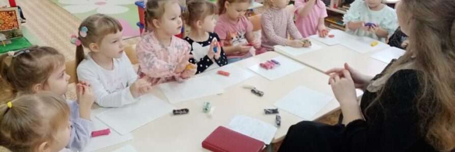 Куратор по образованию провела мастер-класс по традиционной Рождественской выпечке в детском саду № 73