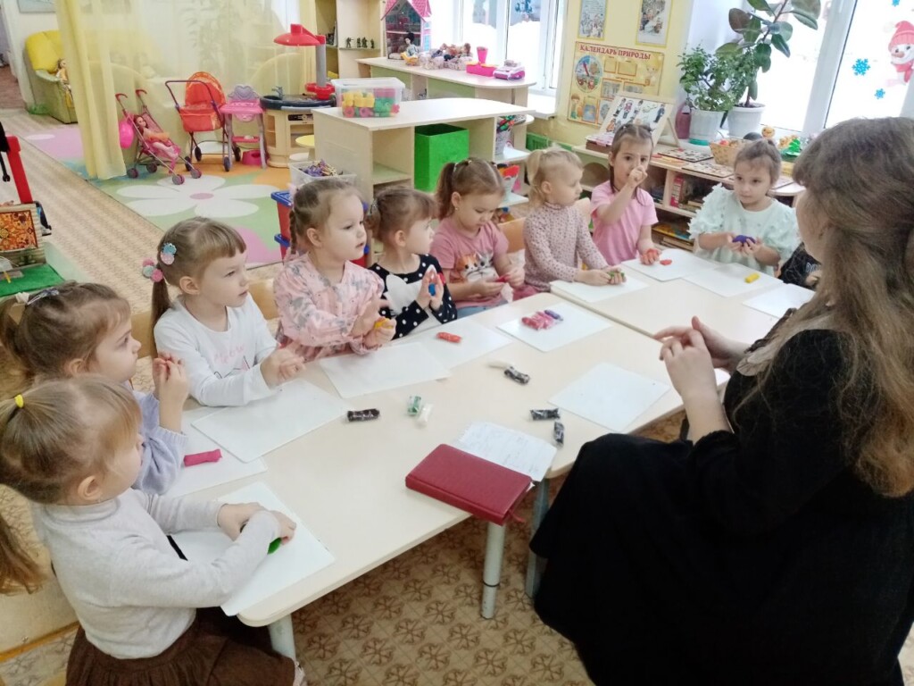 Куратор по образованию провела мастер-класс по традиционной Рождественской выпечке в детском саду № 73