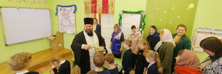 Священник посетил с пастырским визитом школу № 146 поселка Березовая пойма