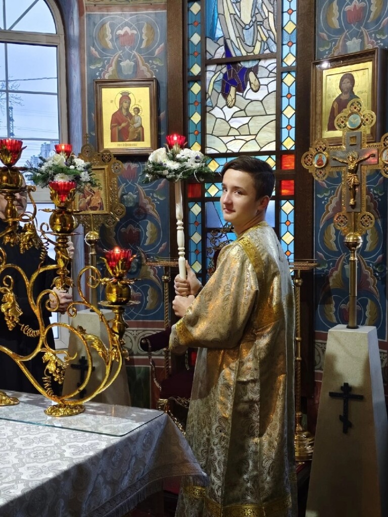 Молодежь Московского благочиния принимает участие в Богослужениях