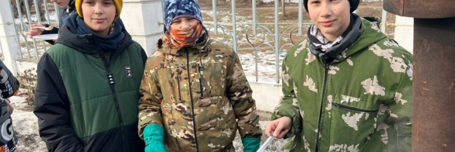 Православная дружина приготовила для гостей православной Масленицы солдатскую кашу