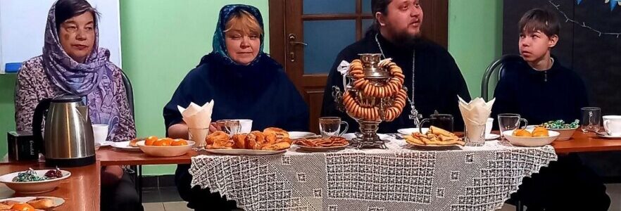 Ученики школы-интерната для слабовидящих приехали в гости к духовнику в Серафимовский храм
