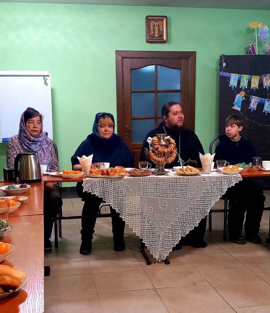 Ученики школы-интерната для слабовидящих приехали в гости к духовнику в Серафимовский храм