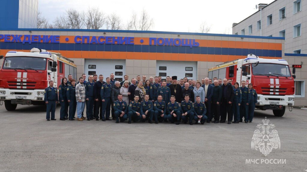 Помощник благочинного посетил пожарную часть
