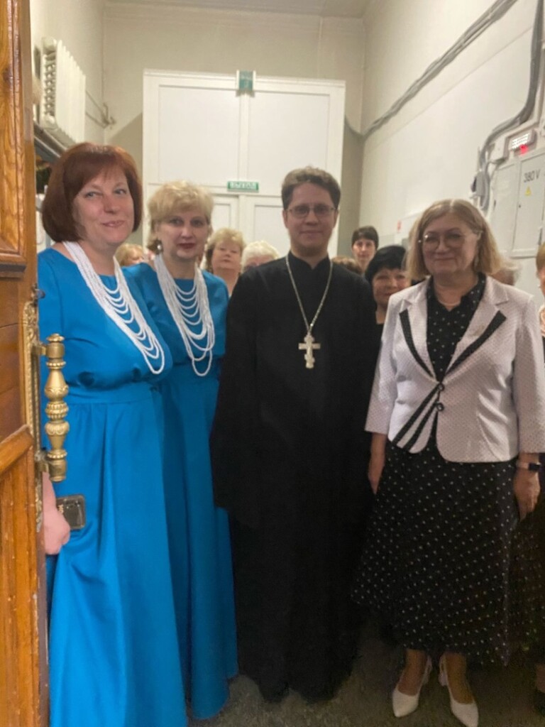 Священник стал гостем военно-патриотического концерта в районном дворце культуры