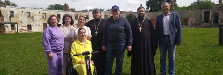 На территории  усадьбы Приклонских — Рукавишниковых прошла экологическая  акция по уборке  территории и  посадке деревьев