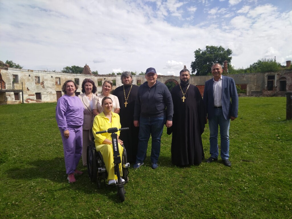 На территории  усадьбы Приклонских — Рукавишниковых прошла экологическая  акция по уборке  территории и  посадке деревьев