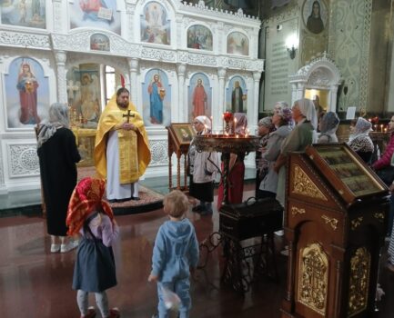 В Московском благочинии прошла очередная Литургия для детей с ментальными нарушениями