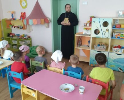Духовник посетил православный детский сад