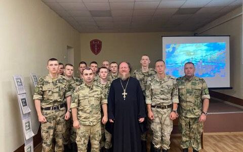 Священник провел беседу о Крещении Руси с военными