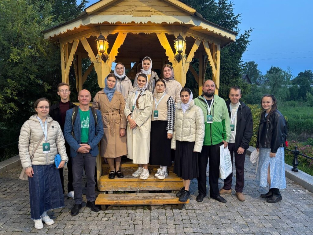 Волонтеры благочиния стали участниками Серафимовского форума