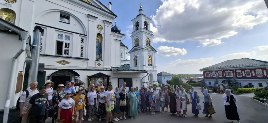 Паломники Московского благочиния посетили фестиваль «Арзамасские купола» и святыни г. Арзамаса