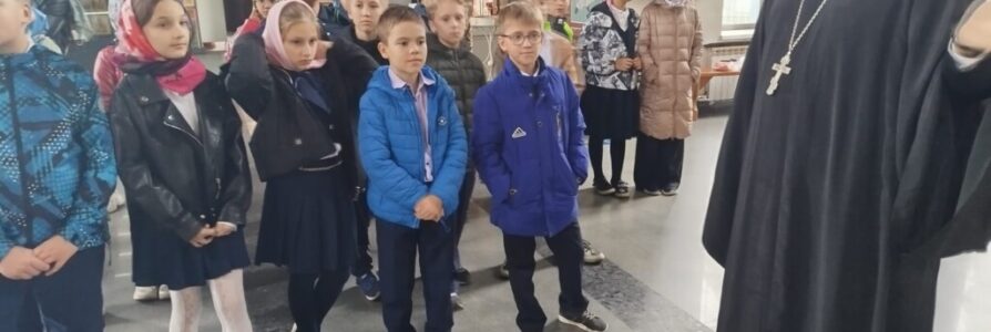 Для учеников школы № 139 провели экскурсию по центральному храму благочиния