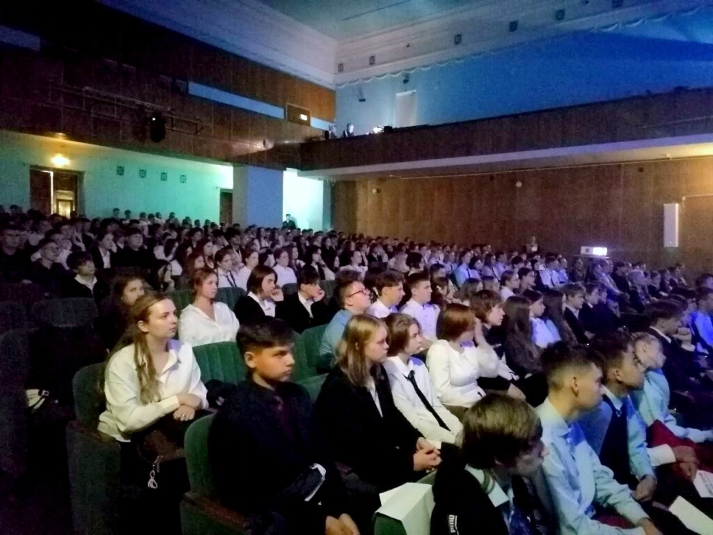 Во дворце культуры им. С. Орджоникидзе прошел митинг-концерт ко Дню солидарности в борьбе с терроризмом