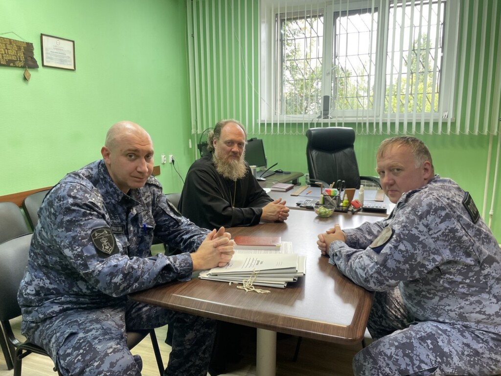 Помощник благочинного провел рабочую встречу с представителями районного отделения Росгвардии
