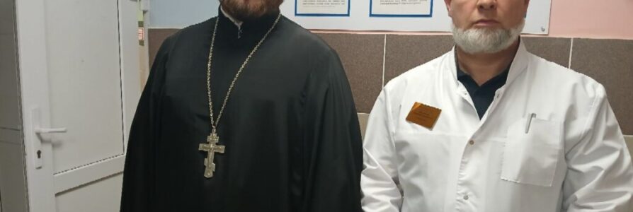 Помощник благочинного провел рабочее совещание с главным врачом детской больницы