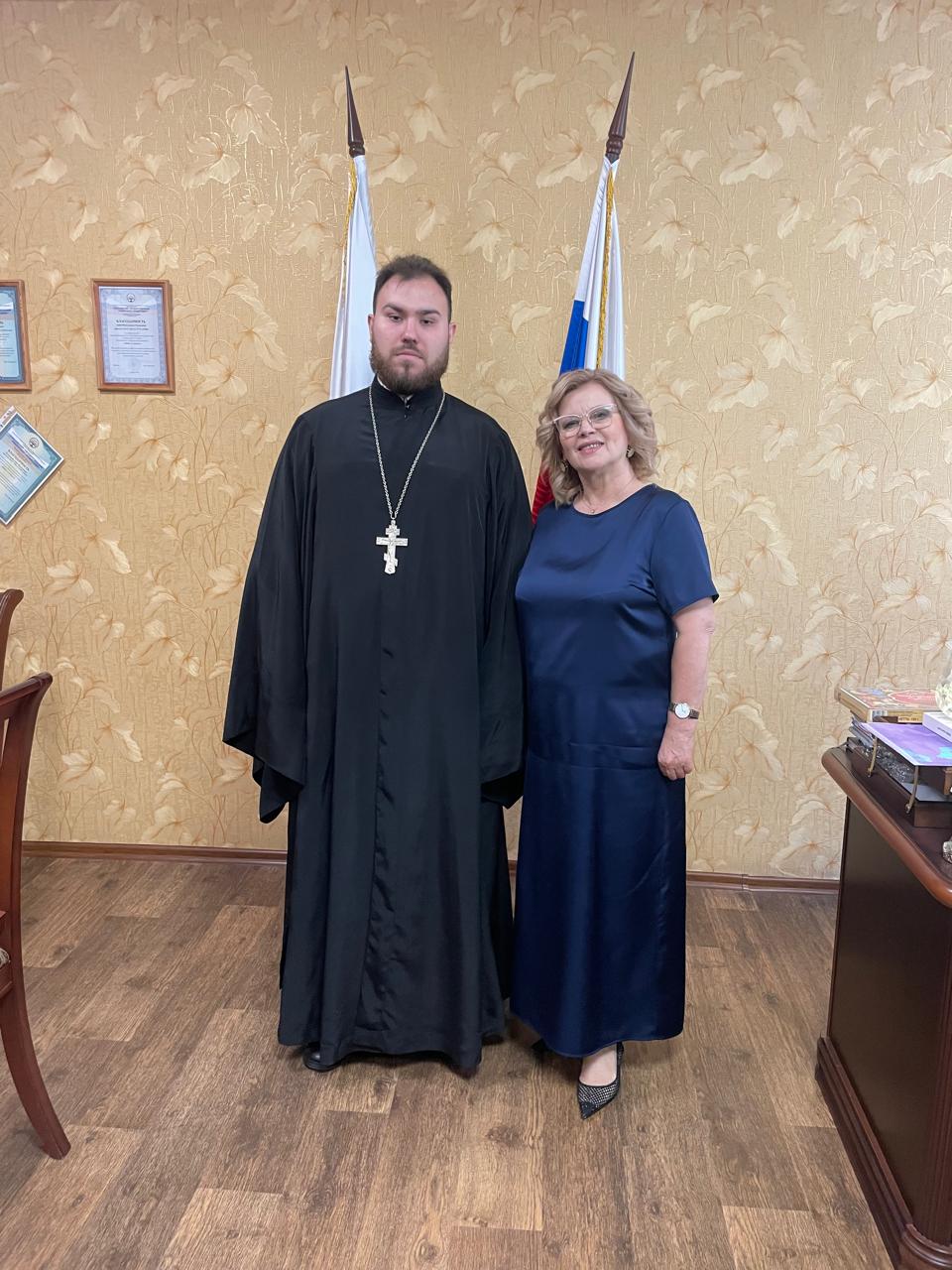 Помощник благочинного провел рабочую встречу с директором школы
