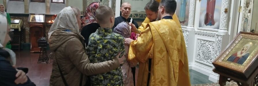 В Серафимовском храме прошла Литургия для детей с ментальными нарушениями