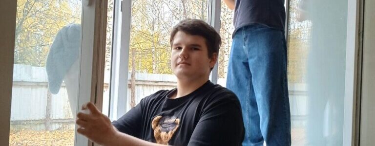 Второй большой субботник проведен волонтерами в епархиальном молодежном центре