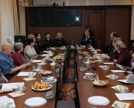 Священник встретился со вдовами сотрудников МВД