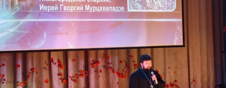 Благочинный Московского округа поздравил педагогов района с Днем учителя