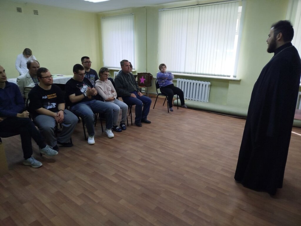 Священник провел встречу с подопечными НРОО «Жить по-настоящему»